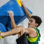Παρίσι 2024: Αθλητής αψηφά τους ομοφοβικούς και φιλάει τον σύντροφό του