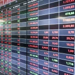«Μαύρη Δευτέρα» για τις διεθνείς αγορές: Βυθίζεται η Ευρώπη, μνήμες από το κραχ του 1987 στο Τόκιο, βουτιά και στην Αθήνα