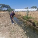 SOS ΕΚΠΕΜΠΟΥΝ ΟΙ ΚΑΤΟΙΚΟΙ Κίνδυνος από ένα μεγάλο αυλάκι στον Απιδεώνα – Τι θα γίνει αν κάποιο παιδί πέσει μέσα; ΦΩΤΟ