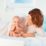 Στη μάχη για το δημογραφικό: Γενναιόδωρα μπόνους για τις γεννήσεις