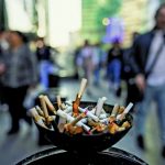 Θα κοπεί το κάπνισμα στους εξωτερικούς χώρους; – Η πρόταση της Κομισιόν