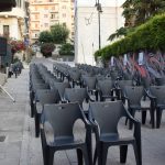 ΑΧΑΪΑ - ΑΠΙΣΤΕΥΤΟ: Εκανε γιορτή και έβαλε... 32 καρέκλες στη μέση του δρόμου
