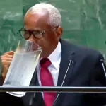 Επική γκάφα του προέδρου της Αϊτής από το βήμα του ΟΗΕ: Ήπιε νερό από την... κανάτα! - Δείτε βίντεο