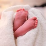 Μητέρα κατηγορείται ότι σκότωσε το μωρό της με πιστολάκι μαλλιών – Παραπέμπεται σε δίκη