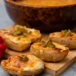 Συνταγή για ψητές πατάτες με ζαμπόν και μπρόκολο