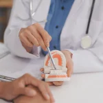 Κάτω από 1.000 ευρώ εισόδημα δηλώνουν οδοντίατροι, ταξιτζήδες, υδραυλικοί και εστιάτορες
