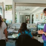 Όλες οι αυξήσεις μισθών στο Δημόσιο έως το 2027 (πίνακες)