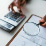 Εφορία: Μπαράζ διασταυρώσεων σε χρηματικά… «πήγαινε-έλα» στο εξωτερικό