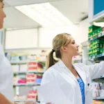 Από το φαρμακείο της γειτονιάς η πρόσβαση των ασθενών σε ακριβά φάρμακα – Τι αλλάζει το υπουργείο Υγείας
