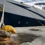 ΜΥΚΟΝΟΣ: Καταπέλτης πλοίου μετακίνηθηκε την ώρα της επιβίβασης