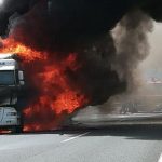 ΠΑΤΡΑ - ΤΩΡΑ: Καίγεται νταλίκα