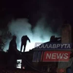 Καλάβρυτα: Στις φλόγες δύο σπίτια στη Λυκούρια – Απομακρύνθηκε με ασφάλεια ηλικιωμένη