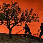 Αγωνία για τη φωτιά στο Ξυλόκαστρο - Νέο μήνυμα 112 για τις περιοχές Χελυδόρεο και Ζάχολη
