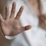 Ηράκλειο: Προφυλακίστηκε 25χρονος για σεξουαλική κακοποίηση της 13χρονης κόρης της συντρόφου του