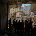Άγρια νύχτα στον Λίβανο: Το Ισραήλ εντείνει τις επιθέσεις σε στόχους της Χεζμπολάχ, στους 500 οι νεκροί, χιλιάδες ξεσπιτώθηκαν