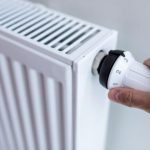 Φθηνότερη φέτος η θέρμανση με ρεύμα και φυσικό αέριο