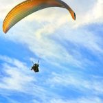 Λευκάδα: Έπεσε με παραπέντε, σώος ο αλεξιπτωτιστής