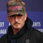 Σον Πεν: Αντάλλαξε παθιασμένα φιλιά με νεαρή ηθοποιό