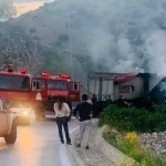 Νταλίκα εξετράπη κι έπεσε σε βράχο, νεκρός ο οδηγός