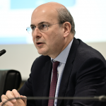 Χατζηδάκης: Η Ελλάδα στοχεύει να μειώσει το χρέος εντός τετραετίας στο χαμηλότερο επίπεδο από το 2009 (γράφημα)