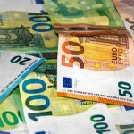 Ποιοί θα δούν λεφτά στους λογαριασμούς τους από αύριο