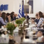 Αρχίζουν τακτικά ραντεβού υπουργών με βουλευτές την επομένη της εξόδου Σαλμά από τη ΝΔ