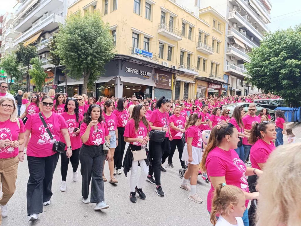 ΠΑΤΡΑ: Απέραντο ροζ ποτάμι στο κέντρο - ΔΕΚΑΔΕΣ ΦΩΤΟ ΚΑΙ ΒΙΝΤΕΟ