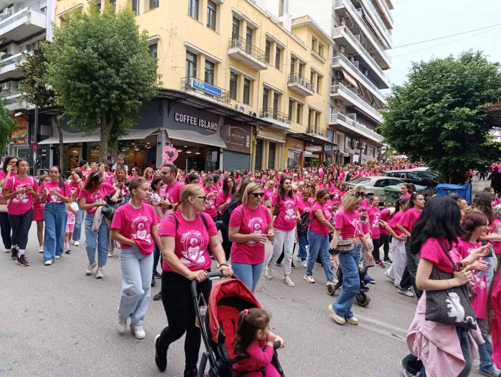 ΠΑΤΡΑ: Απέραντο ροζ ποτάμι στο κέντρο - ΔΕΚΑΔΕΣ ΦΩΤΟ ΚΑΙ ΒΙΝΤΕΟ