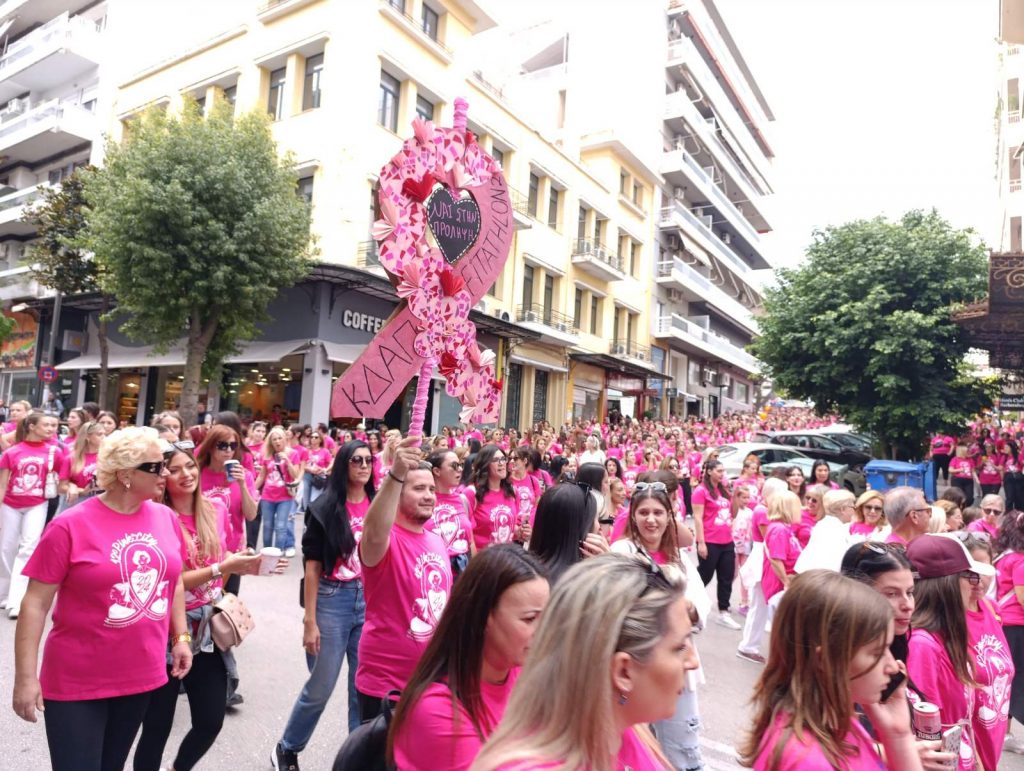 ΠΑΤΡΑ: Απέραντο ροζ ποτάμι στο κέντρο - ΔΕΚΑΔΕΣ ΦΩΤΟ ΚΑΙ ΒΙΝΤΕΟ