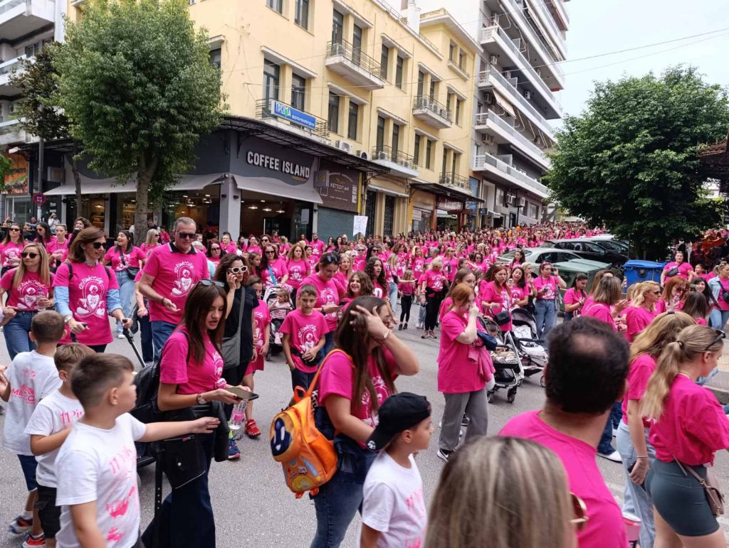 ΠΑΤΡΑ: Απέραντο ροζ ποτάμι στο κέντρο - ΔΕΚΑΔΕΣ ΦΩΤΟ ΚΑΙ ΒΙΝΤΕΟ