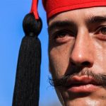 28η Οκτωβρίου: Εύζωνας δακρύζει την ώρα της στρατιωτικής παρέλασης (εικόνες)