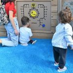 Παιδική χαρά: Πόρτα “πλάκωσε” μωρό στο κεφάλι