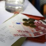 Το top-40 των χωρών που οι πελάτες αφήνουν τα υψηλότερα tips