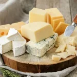 Γιατί τα τυριά είναι κίτρινα αφού το γάλα είναι άσπρο;