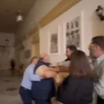 Σέρρες: Παραιτήθηκαν οι δύο αντιδήμαρχοι μετά το ξύλο στο δημοτικό συμβούλιο – «Κανείς δεν αμαυρώνει την εικόνα του Δήμου»