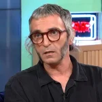 Άρης Σερβετάλης: Με νέο look στον καναπέ του «Στούντιο 4» – «Μου αρέσει να μπαίνω σε διαδικασία αλλαγής»
