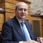 Καταργείται από το 2025 το τέλος επιτηδεύματος και για τα «μπλοκάκια»