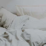 Τελικά κάθε πότε πρέπει να αλλάζουμε τα σεντόνια μας; Οι κίνδυνοι από βακτήρια