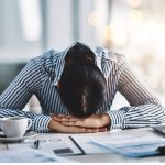 Και όμως συνέβη: Ήταν τέσσερις μέρες νεκρή στο γραφείο της και δεν το είχε πάρει χαμπάρι κανείς – Η αποξένωση κατατρώει και τα τελευταία ανθρώπινα ένστικτα
