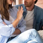 «Πόλεμος των Ρόουζ» για πρώην ζευγάρι στην Κρήτη: Έβαλε κοριούς στο αυτοκίνητό της κι απειλούσε πως θα τη σκότωνε