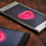 Γιατί οι νέοι εγκαταλείπουν τις εφαρμογές online dating (tweet)