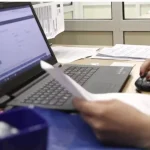 Δημόσιοι υπάλληλοι: Πότε θα μπει η αύξηση των 20 ευρώ – Πώς το πόστο επηρεάζει τις αποδοχές