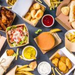 Τελικά, πόσο φθηνό είναι το fast food στην Ελλάδα