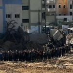ΕΓΚΛΗΜΑ ΠΟΛΕΜΟΥ ΣΤΗ ΓΑΖΑ: Οι IDF αιχμαλώτισαν Παλαιστίνιους άνδρες και τους έβαλαν σε λάκκο έξω από νοσοκομείο – Βίντεο και φωτογραφίες