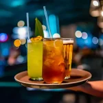 Τα ποτά «μπόμπες» «μπορεί να οδηγήσουν στον θάνατο» λέει ο Θωμαΐδης για τους μεθυσμένους μαθητές σε κλαμπ της Βουλιαγμένης