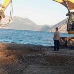 Άρχισε το γκρέμισμα της προβλήτας κάτω από το ξενοδοχείο Porto Rio