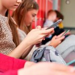 Αυστρία: «Απαγόρευση των κινητών στα σχολεία – Οι Έλληνες δείχνουν τον δρόμο», αναφέρει η Der Standard