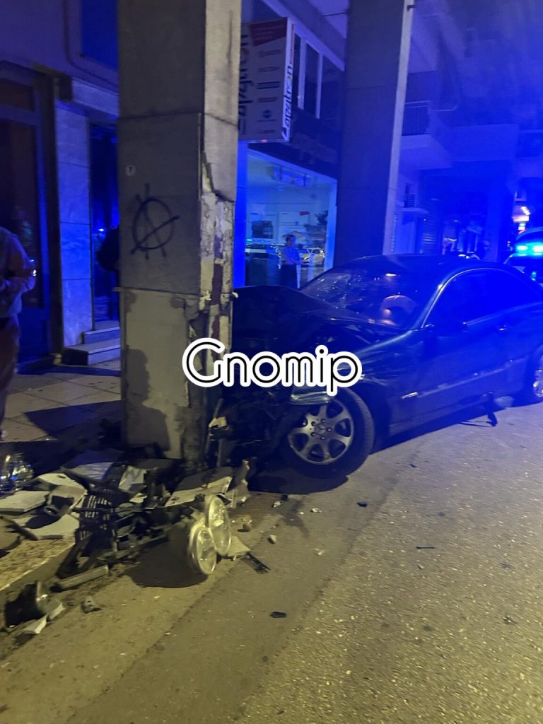 ΠΑΤΡΑ - ΟΔΟΣ ΚΟΡΙΝΘΟΥ: "Καρφώθηκε" σε κολώνα τα ξημερώματα - ΦΩΤΟ