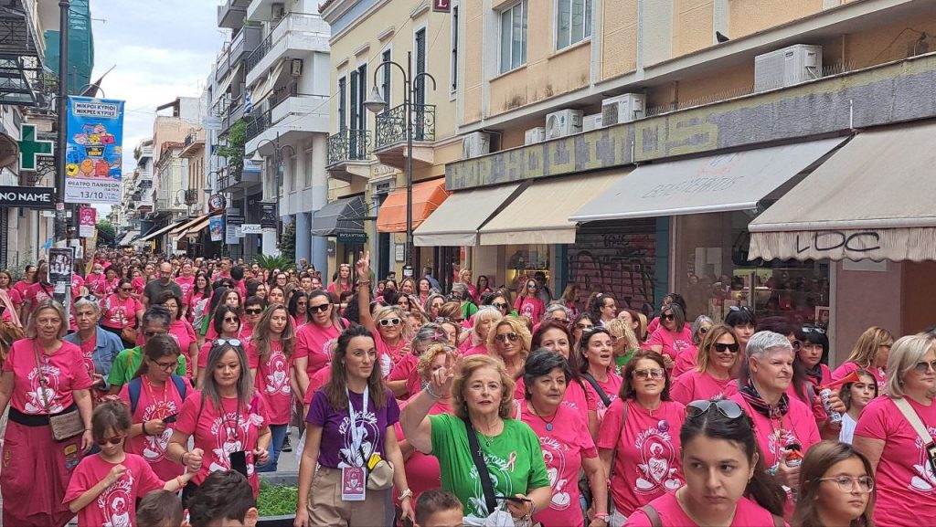 ΠΑΤΡΑ: Απέραντο ροζ ποτάμι στο κέντρο - ΔΕΚΑΔΕΣ ΦΩΤΟ ΚΑΙ ΒΙΝΤΕΟ