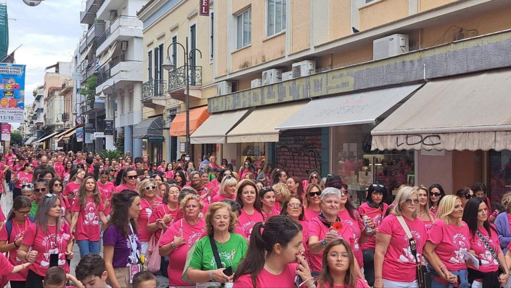 ΠΑΤΡΑ: Απέραντο ροζ ποτάμι στο κέντρο - ΔΕΚΑΔΕΣ ΦΩΤΟ ΚΑΙ ΒΙΝΤΕΟ